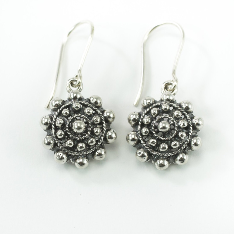 Pendientes largos botón charro plata HP006 | 14,38 € | Joyería Flores Pendientes largos botón charro plata HP006 | 14,38 € | Joyería Flores