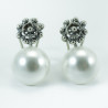 Pendientes perla botón charro plata SHELL/2A | 24,88 € | Joyería Flores