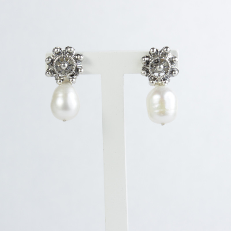 Pendientes Botón Charro Perla Plata 002/PERLA | 11,13 € | Joyería Flores Pendientes Botón Charro Perla Plata 002/PERLA | 11,13 € | Joyería Flores