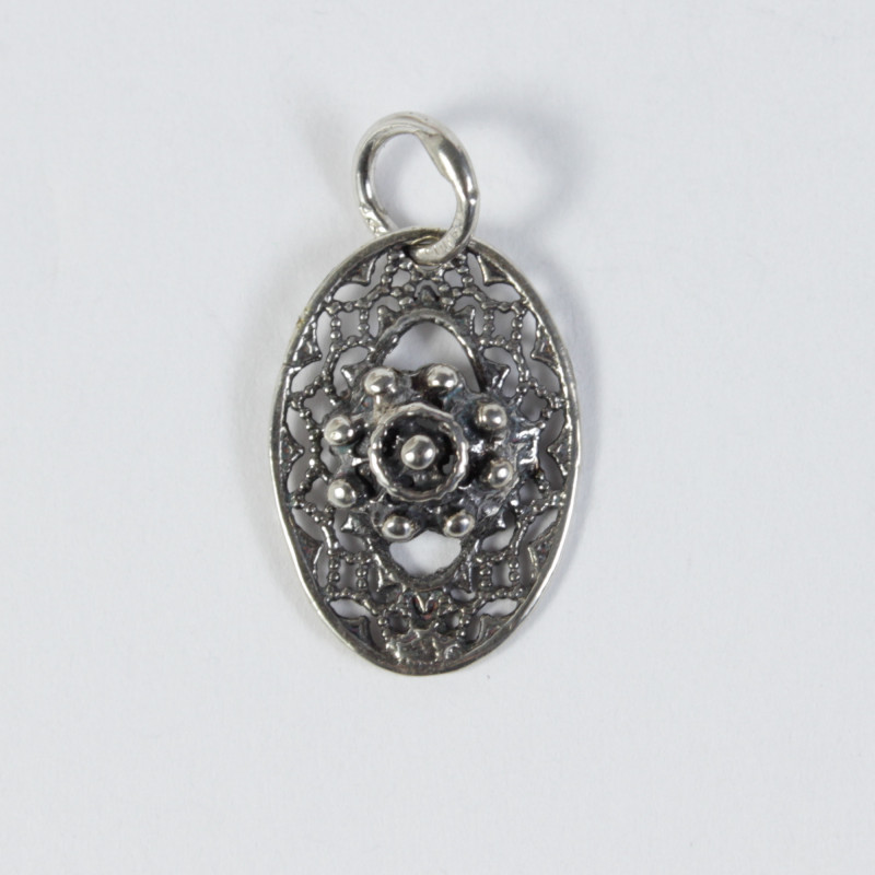 Colgante filigrana botón charro plata F25 | 8,13 € | Joyería Flores Colgante filigrana botón charro plata F25 | 8,13 € | Joyería Flores